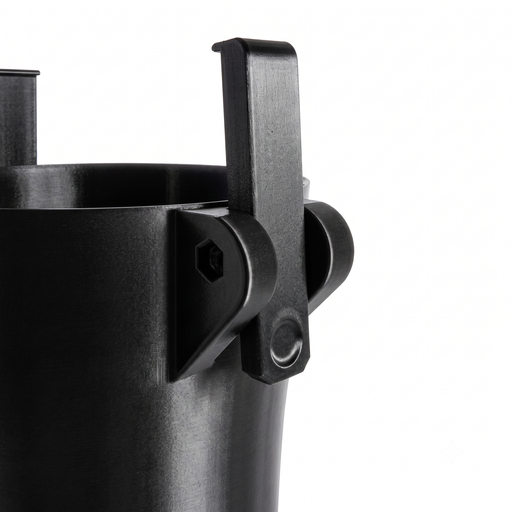Close-up of secure clip on Culligan HF-360A HF-360B water filter cover