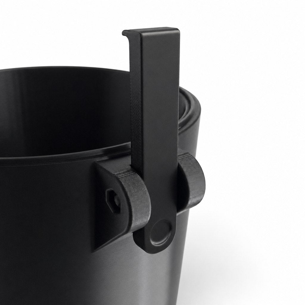 Close-up of secure clip on Culligan WH-HD200-C water filter cover